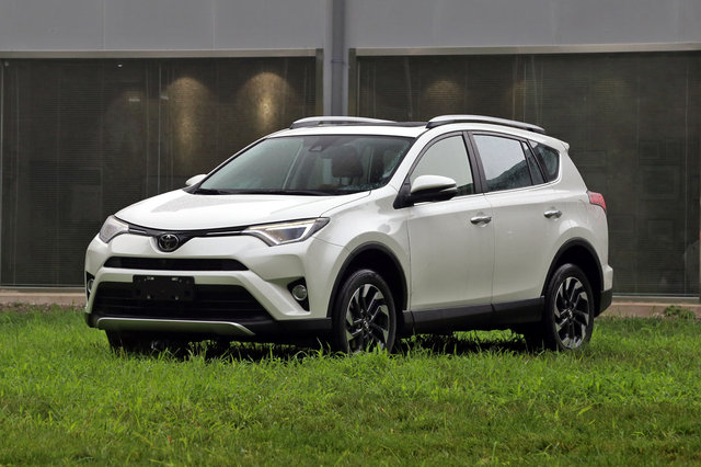 丰田RAV4荣放畅销密码，缺点少到成就传奇