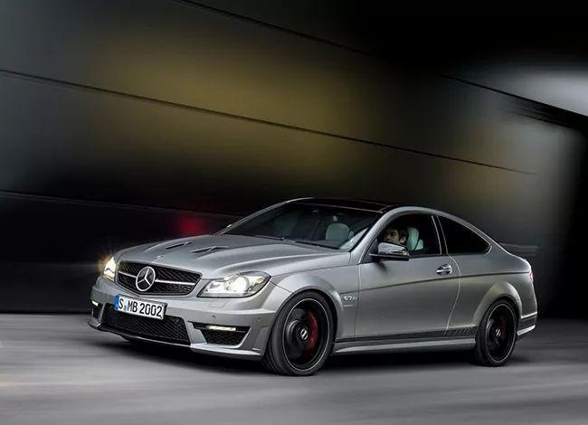 V8轰鸣下的奢华野性——奔驰AMG C63的极致魅力宣言