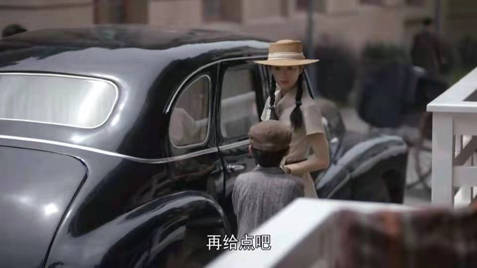 豪华品牌放下身段！这台车内细节跪着看